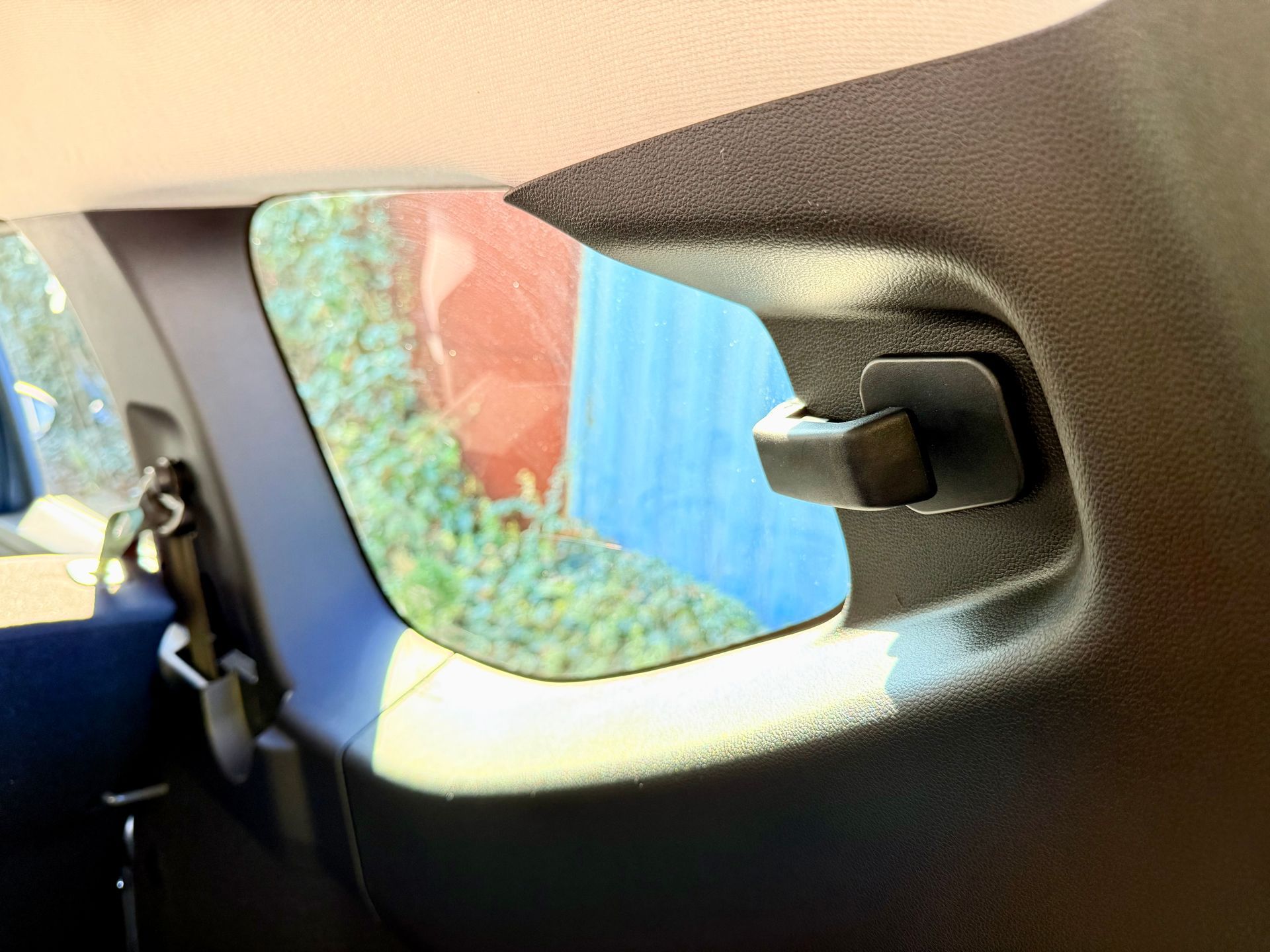 Rent a large car, estate, MPV, 7 seat people carrier, hire a mini-van, people mover, in an automatic transmission with roof rails, travel UK and Europe in the New Dacia Jogger Extreme Hybrid self charging, ULEZ compliant rental vehicle