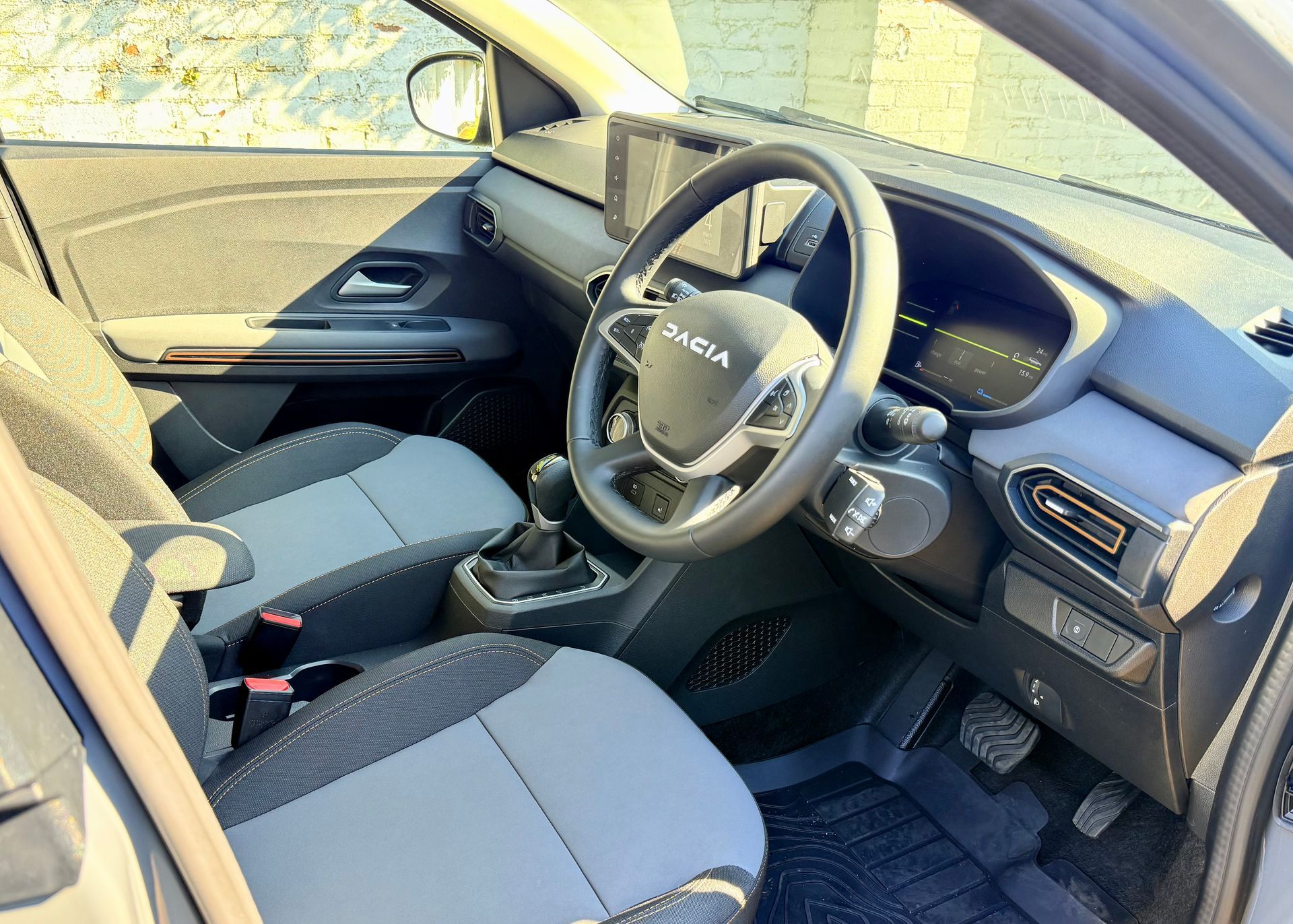 Rent a large car, estate, MPV, 7 seat people carrier, hire a mini-van, people mover, in an automatic transmission with roof rails, travel UK and Europe in the New Dacia Jogger Extreme Hybrid self charging, ULEZ compliant rental vehicle