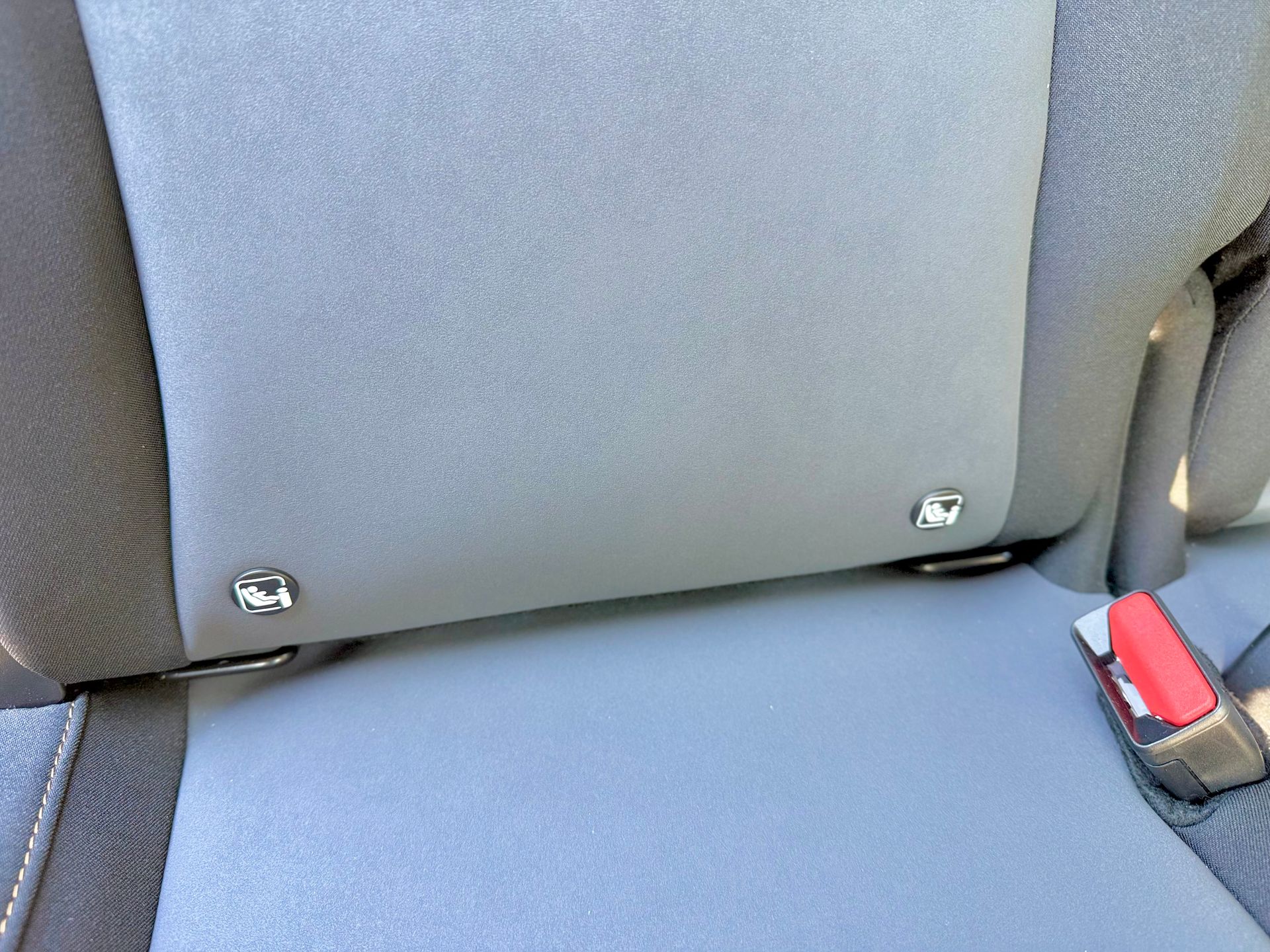 Rent a large car, estate, MPV, 7 seat people carrier, hire a mini-van, people mover, in an automatic transmission with roof rails, travel UK and Europe in the New Dacia Jogger Extreme Hybrid self charging, ULEZ compliant rental vehicle