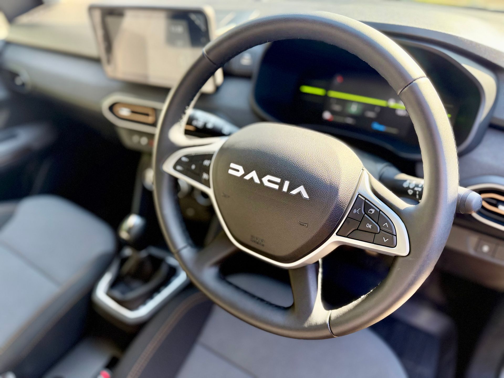 Rent a large car, estate, MPV, 7 seat people carrier, hire a mini-van, people mover, in an automatic transmission with roof rails, travel UK and Europe in the New Dacia Jogger Extreme Hybrid self charging, ULEZ compliant rental vehicle