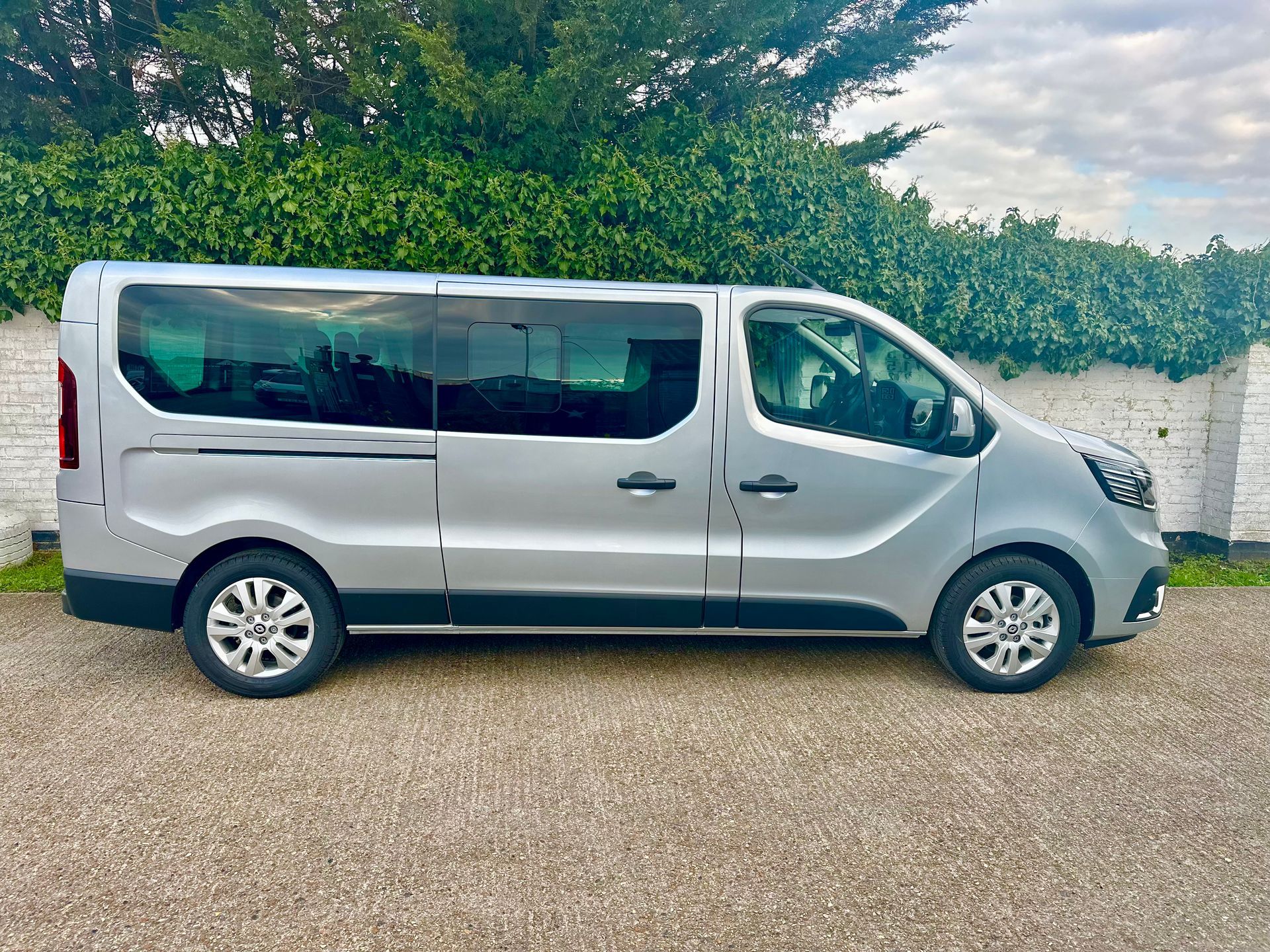 Self drive hire  8 and 9 seater minibus rental for uk and european hire Renault Trafic Sport 