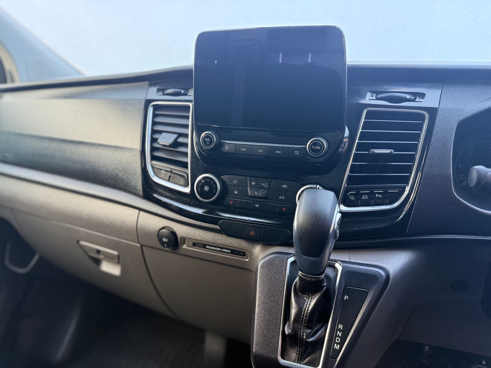 rent automatic van hire ford transit custom l1 h2  SWB short wheel base 
 small van rental auto gearbox transmission