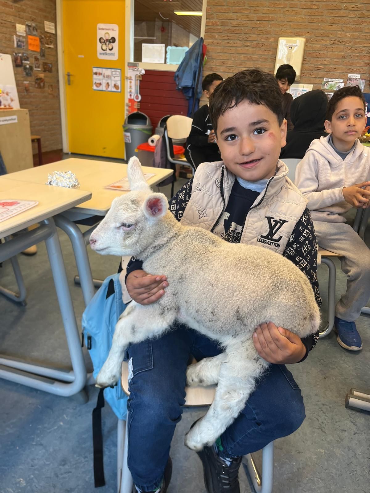 Paasfeest 2026 op AZC School Het Uitzicht