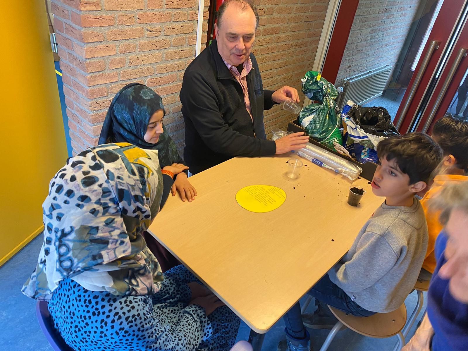 Pasen gevierd op AZC School Het Uitzicht Maasdam