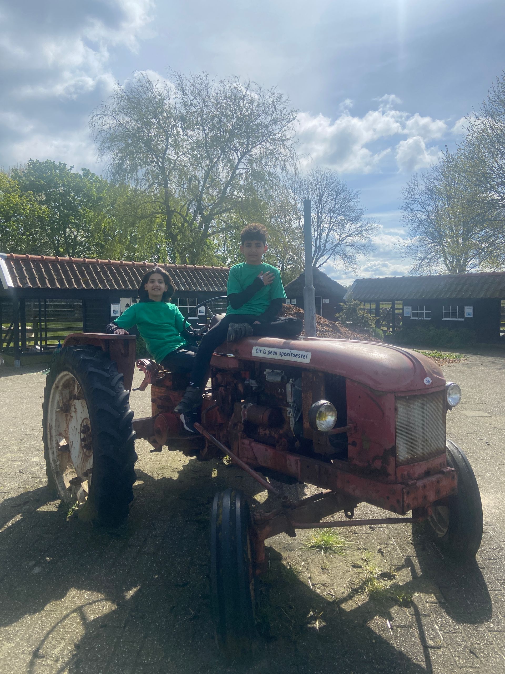 AZC school Het Uitzicht op schoolreisje naar de Binnenmaas