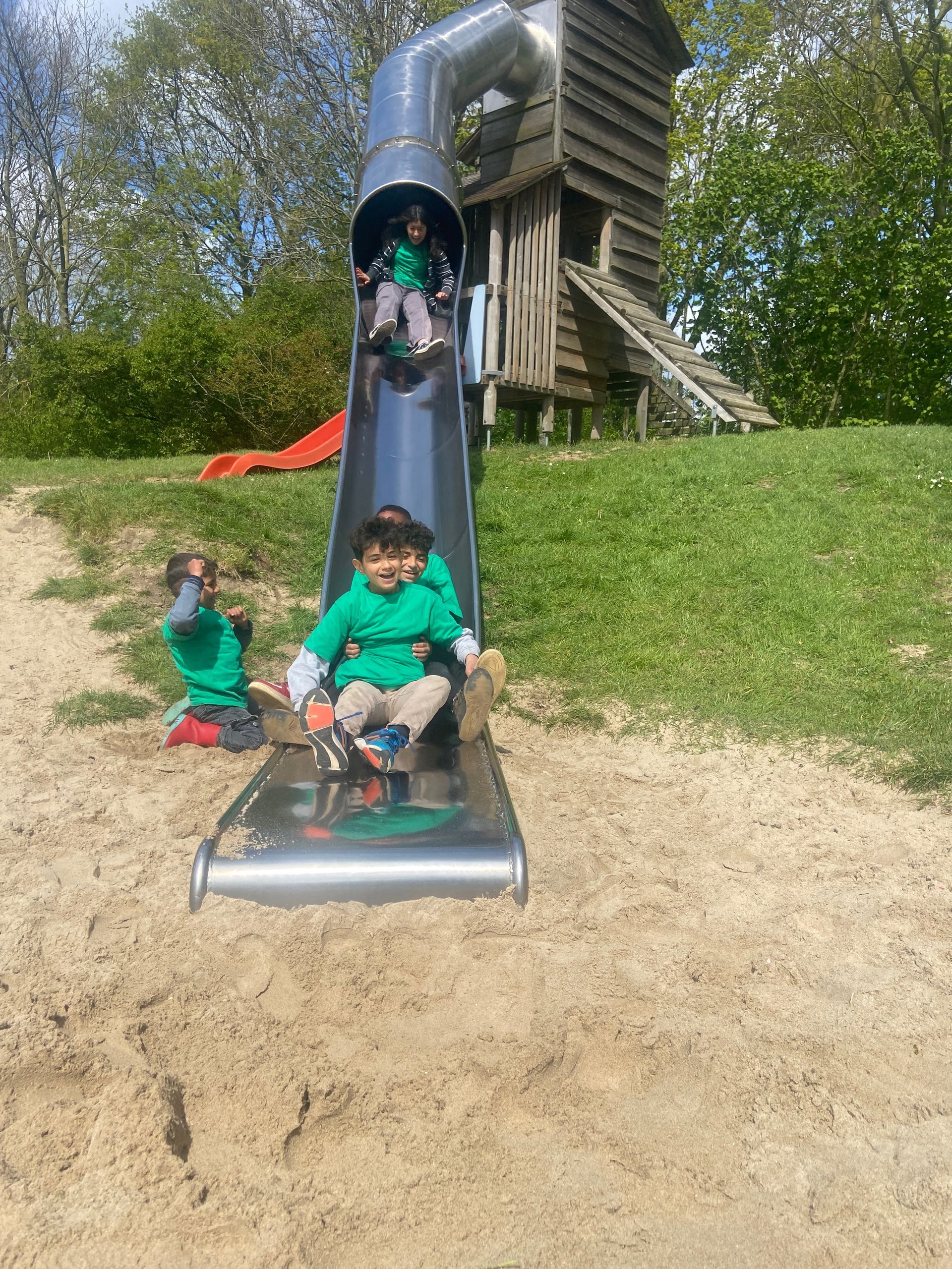 AZC school Het Uitzicht op schoolreisje naar de Binnenmaas