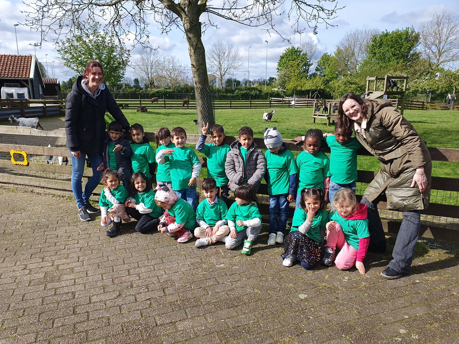 AZC school Het Uitzicht op schoolreisje naar de Binnenmaas