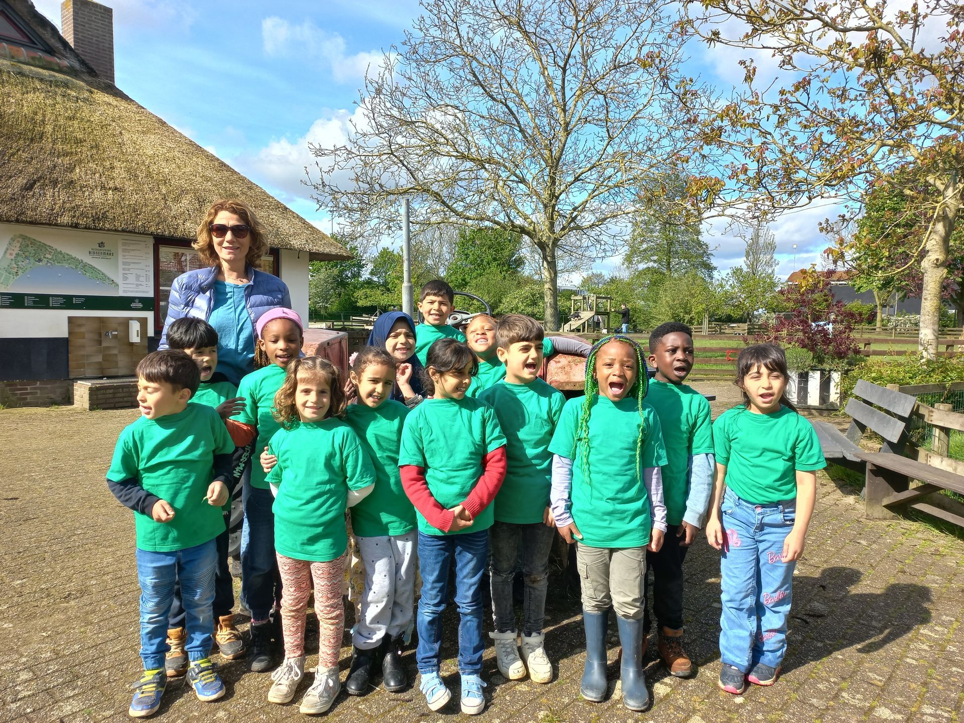 AZC school Het Uitzicht op schoolreisje naar de Binnenmaas