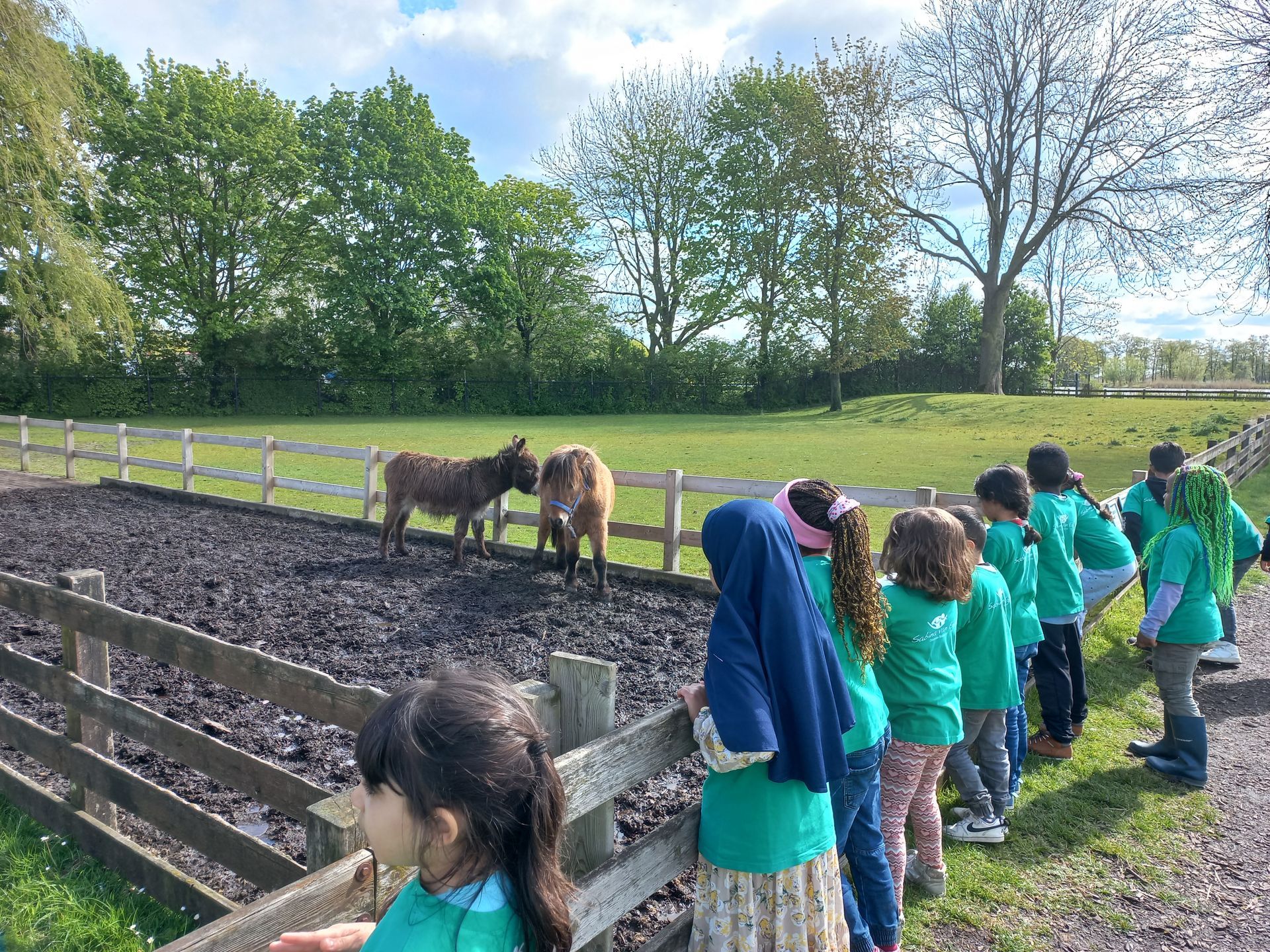 AZC school Het Uitzicht op schoolreisje naar de Binnenmaas