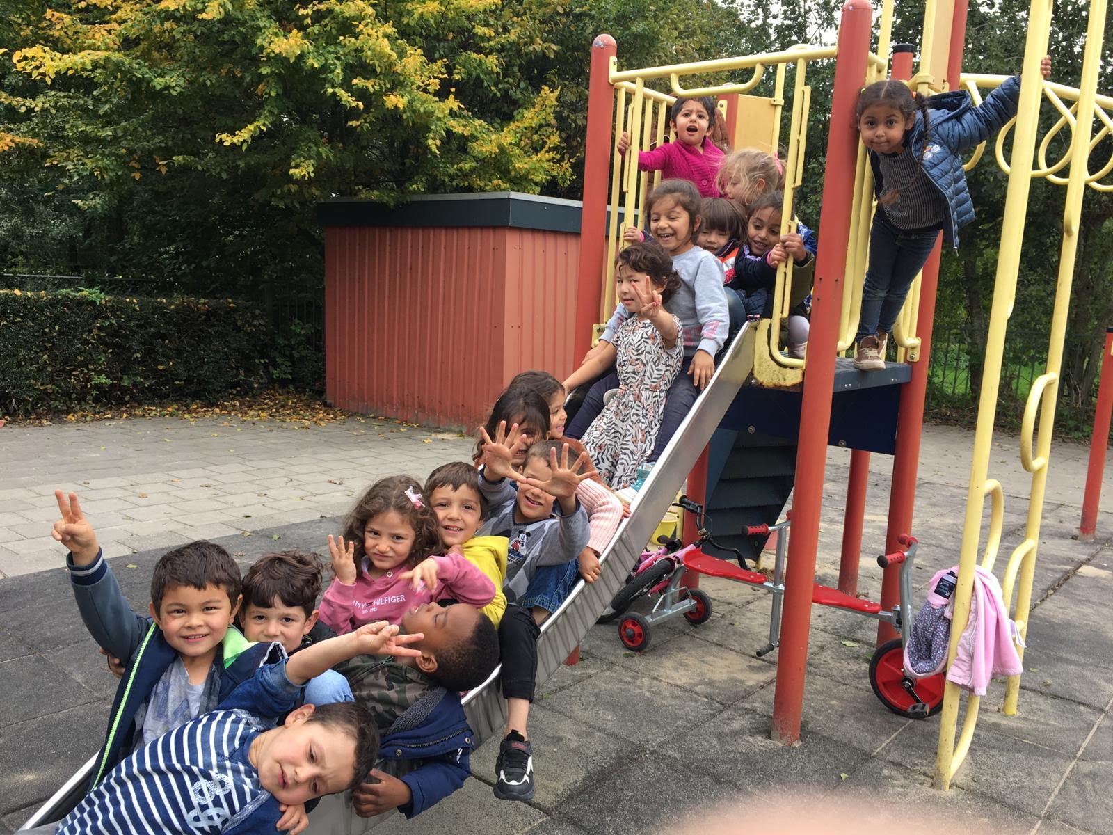 Een schooldag bij de kleuters/A day at school with the 4-5 years old