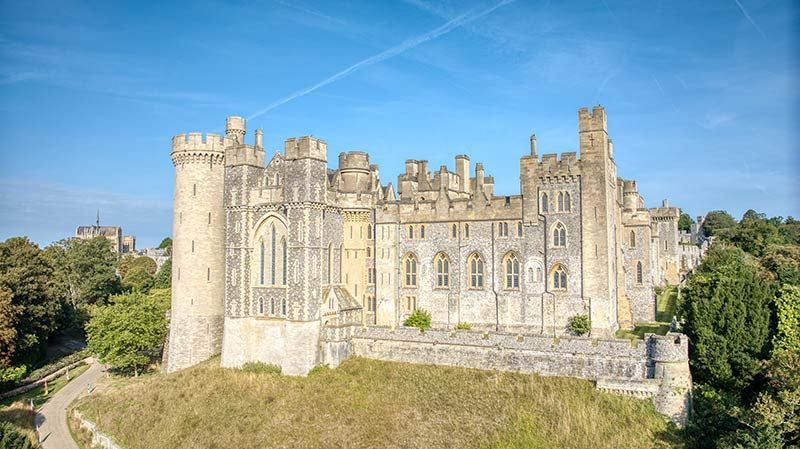 Children outside Arundel Cathederal