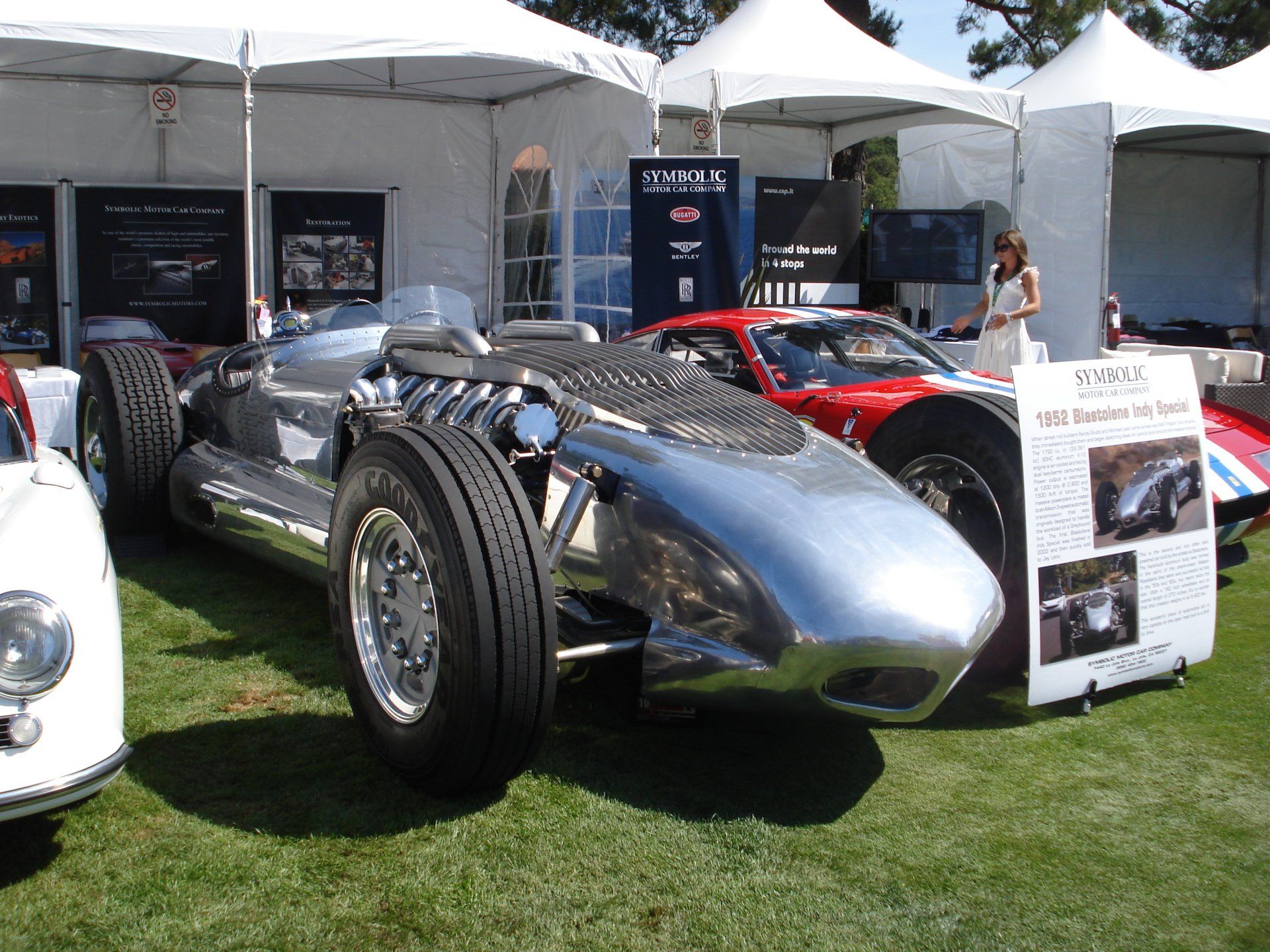 A silver car is parked next to a red car