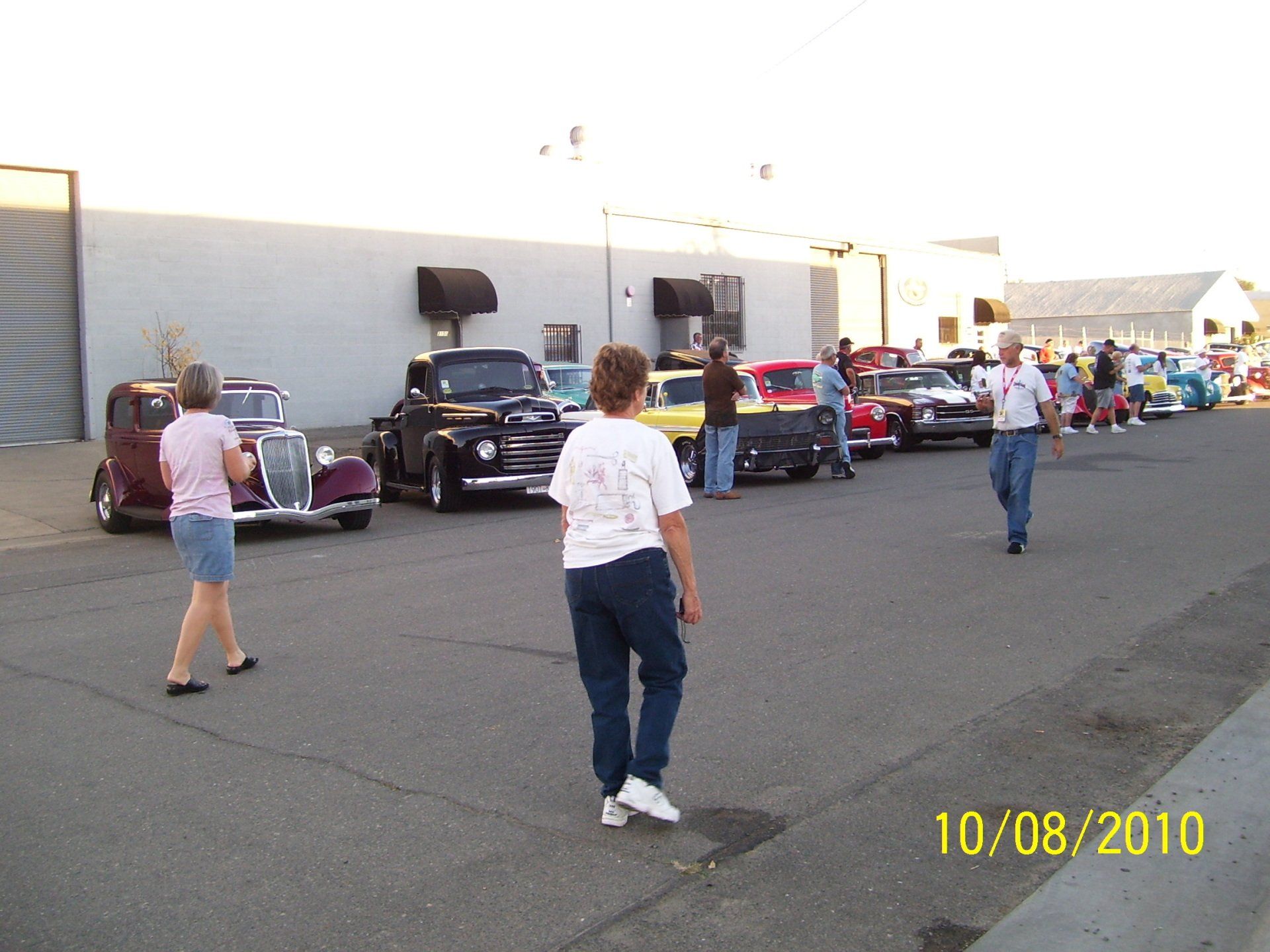 A photo of a car show taken on 10/08/2010