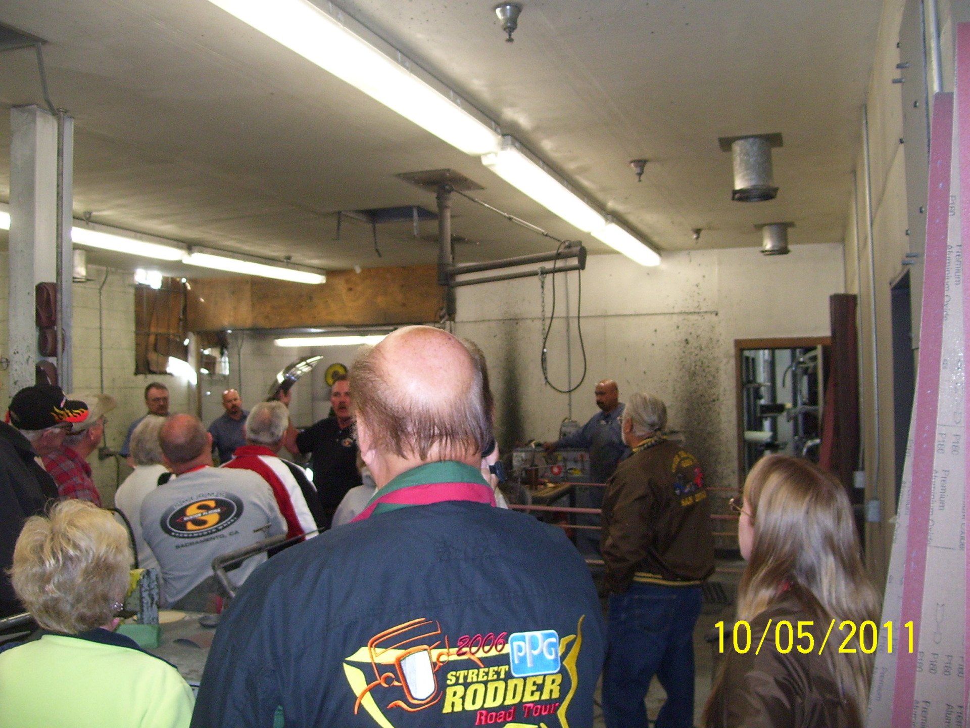 A man wearing a shirt that says street rodder