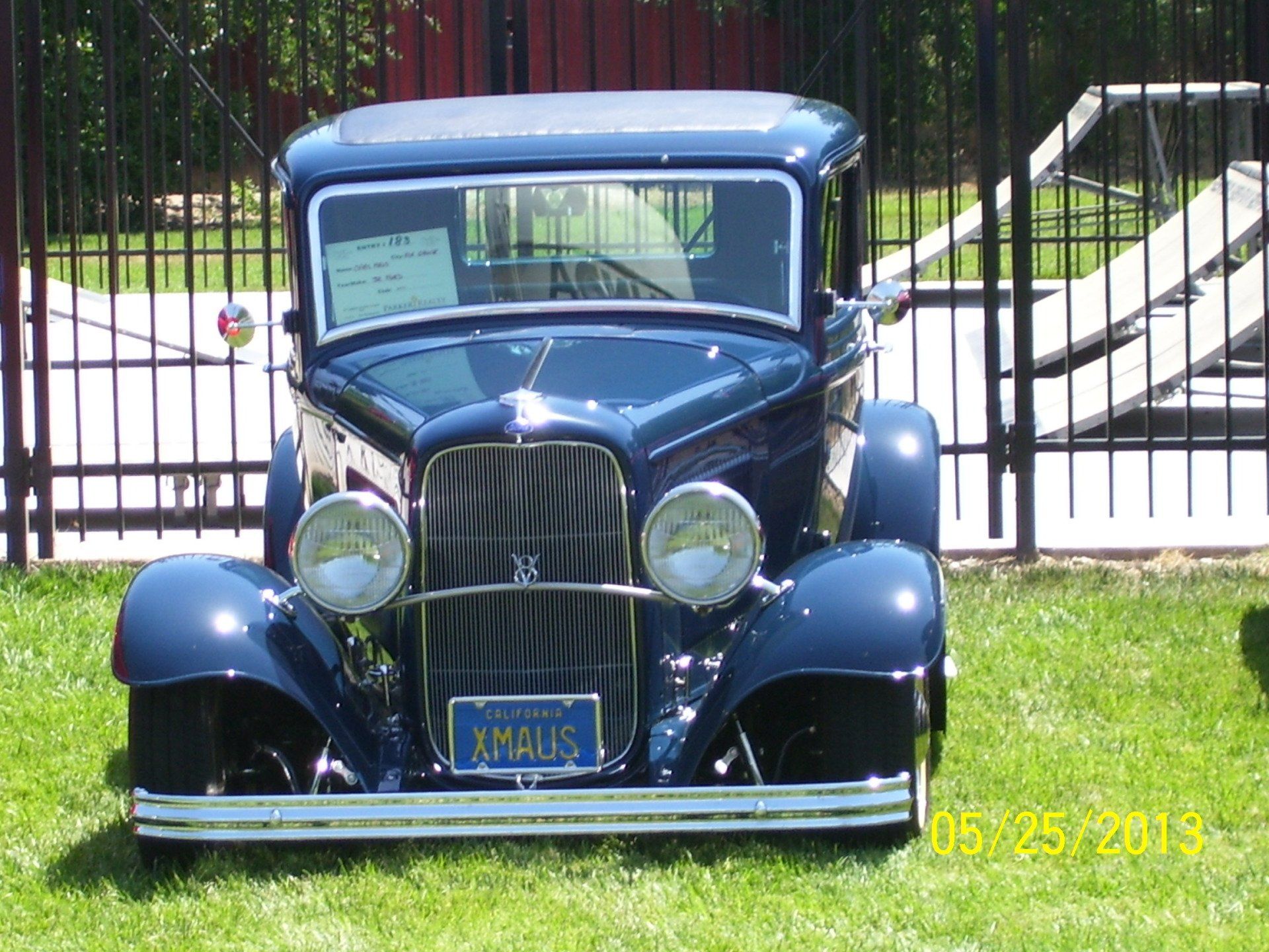 An old car with a license plate that says amalis