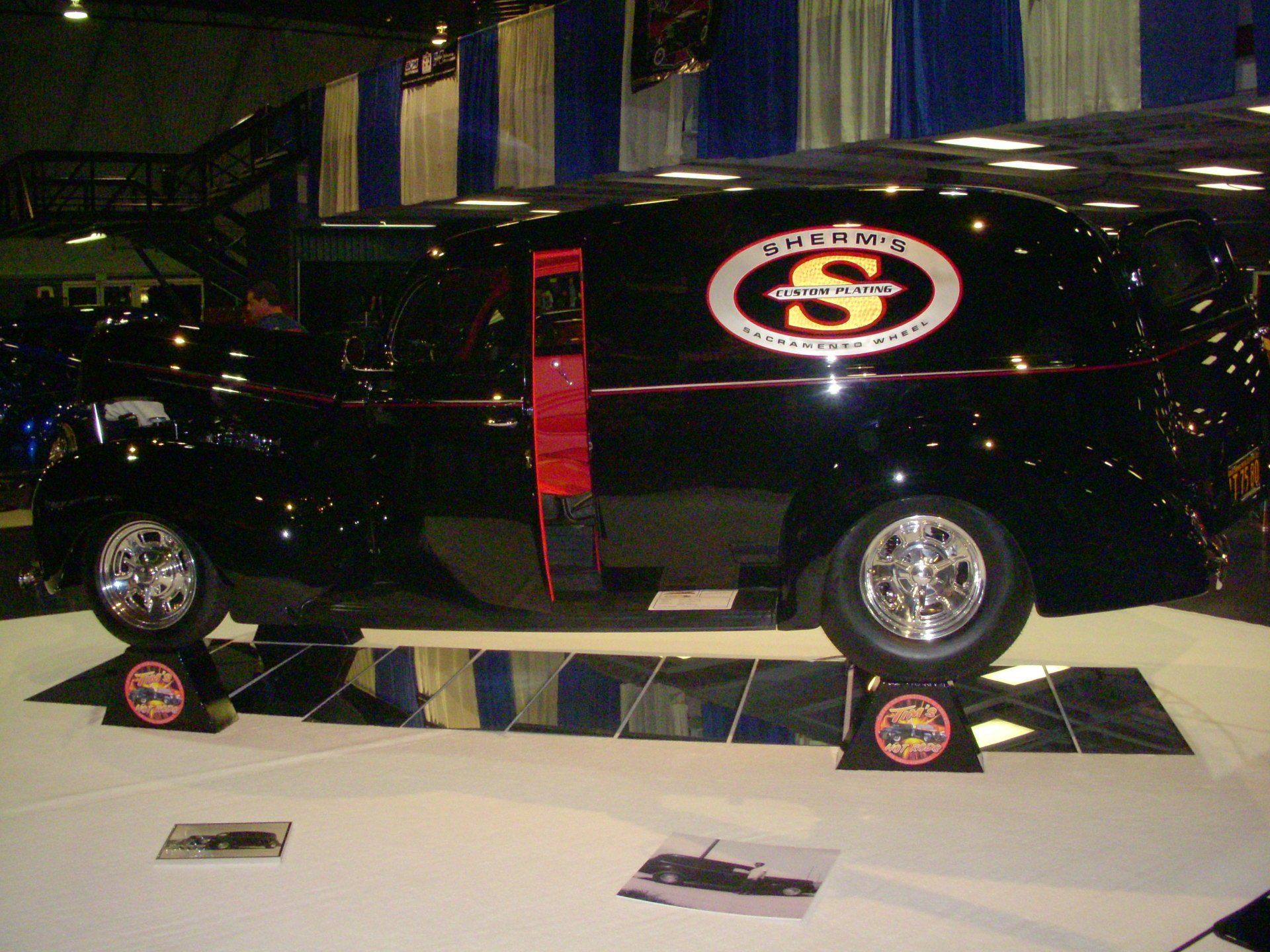 A black van with the letter s on the side