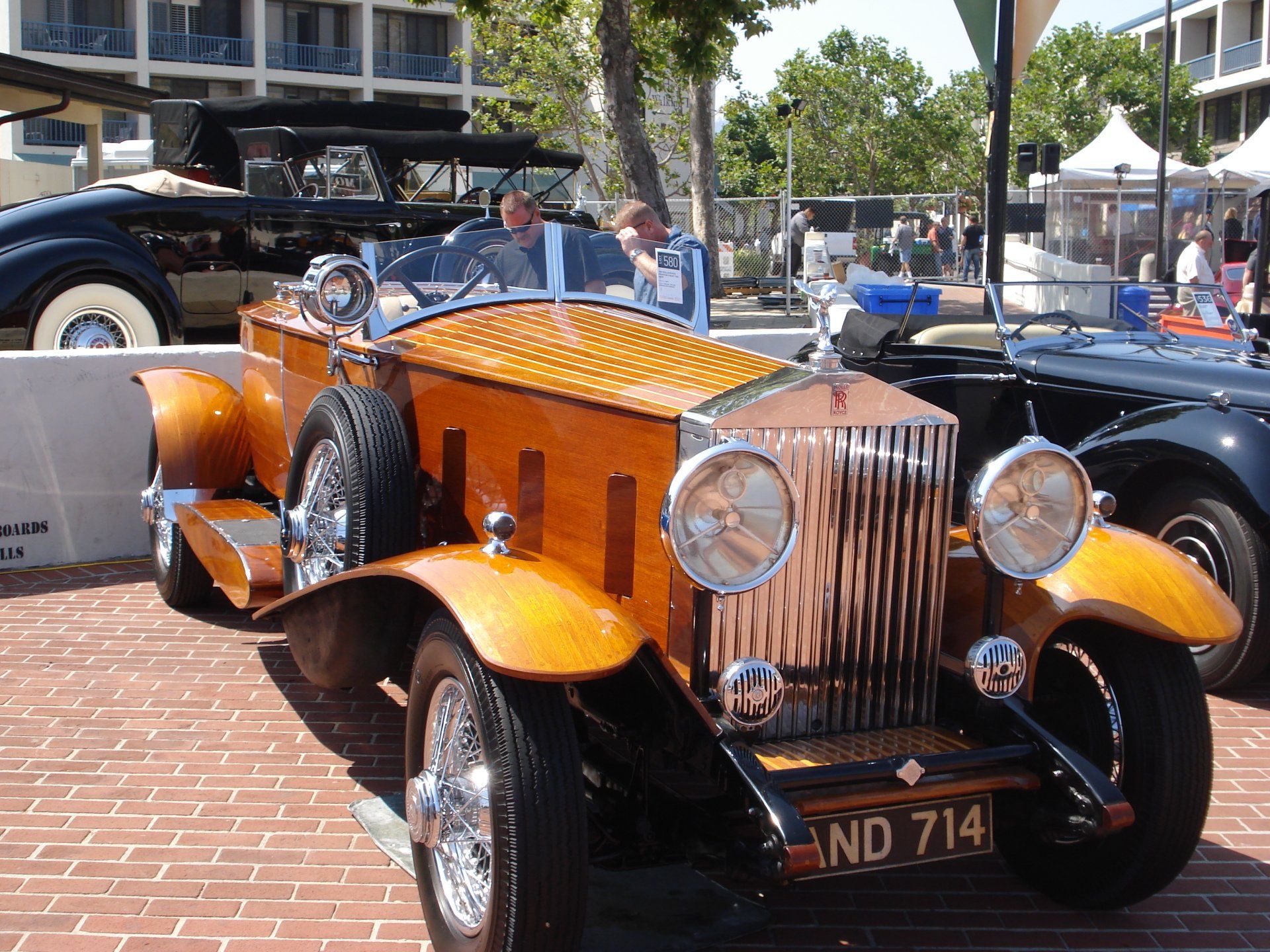 An old car with a license plate that says nd714