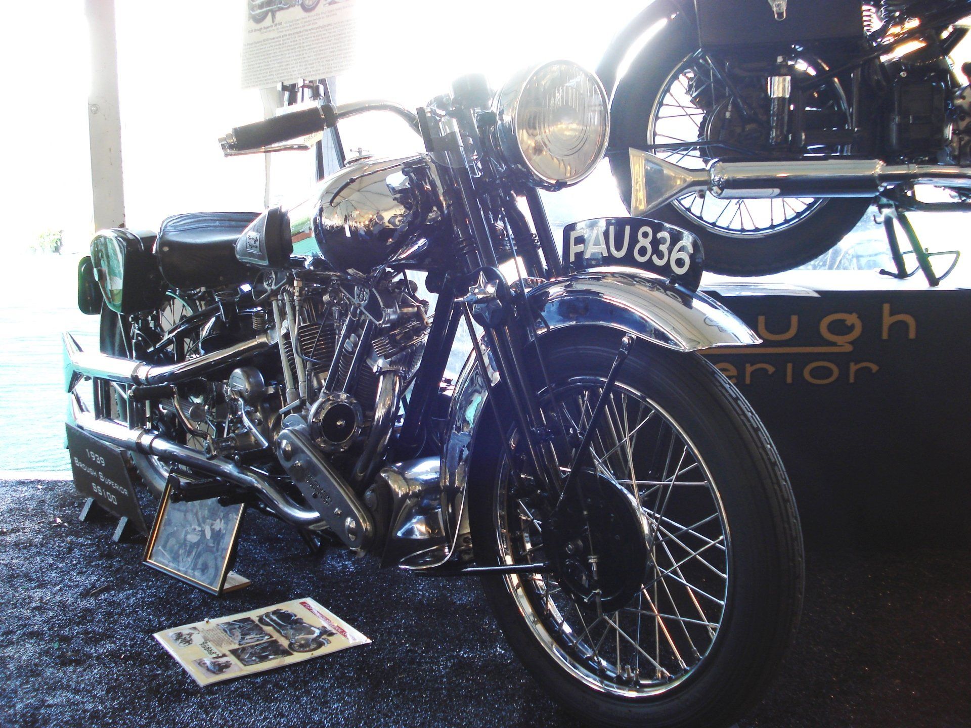 A motorcycle with a license plate that says fnu836