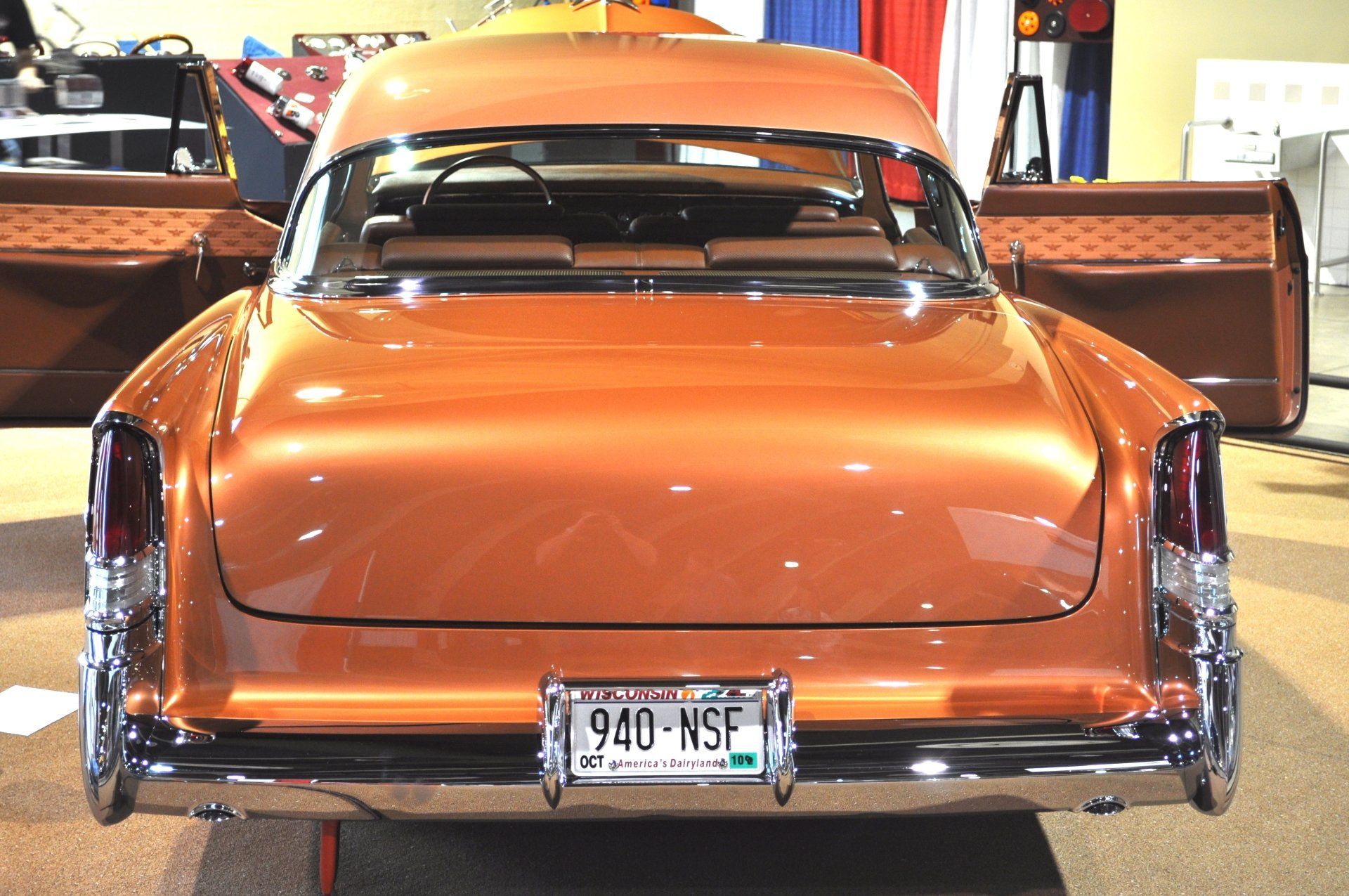 A car with a license plate that says 940-nsf