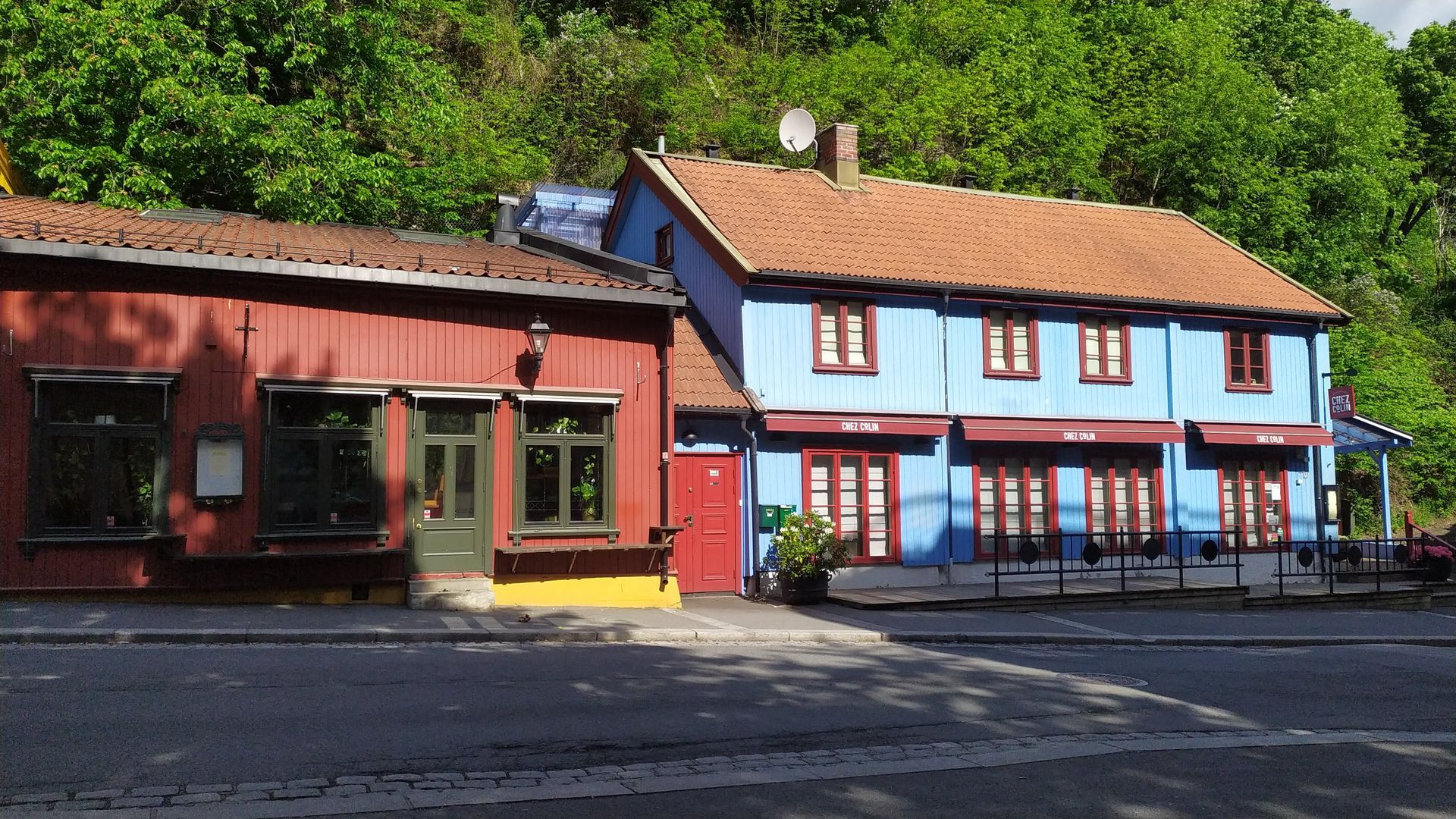 Serenity between modern design of Barcode district plaza. A piece of square accessories seen upon modern architecture