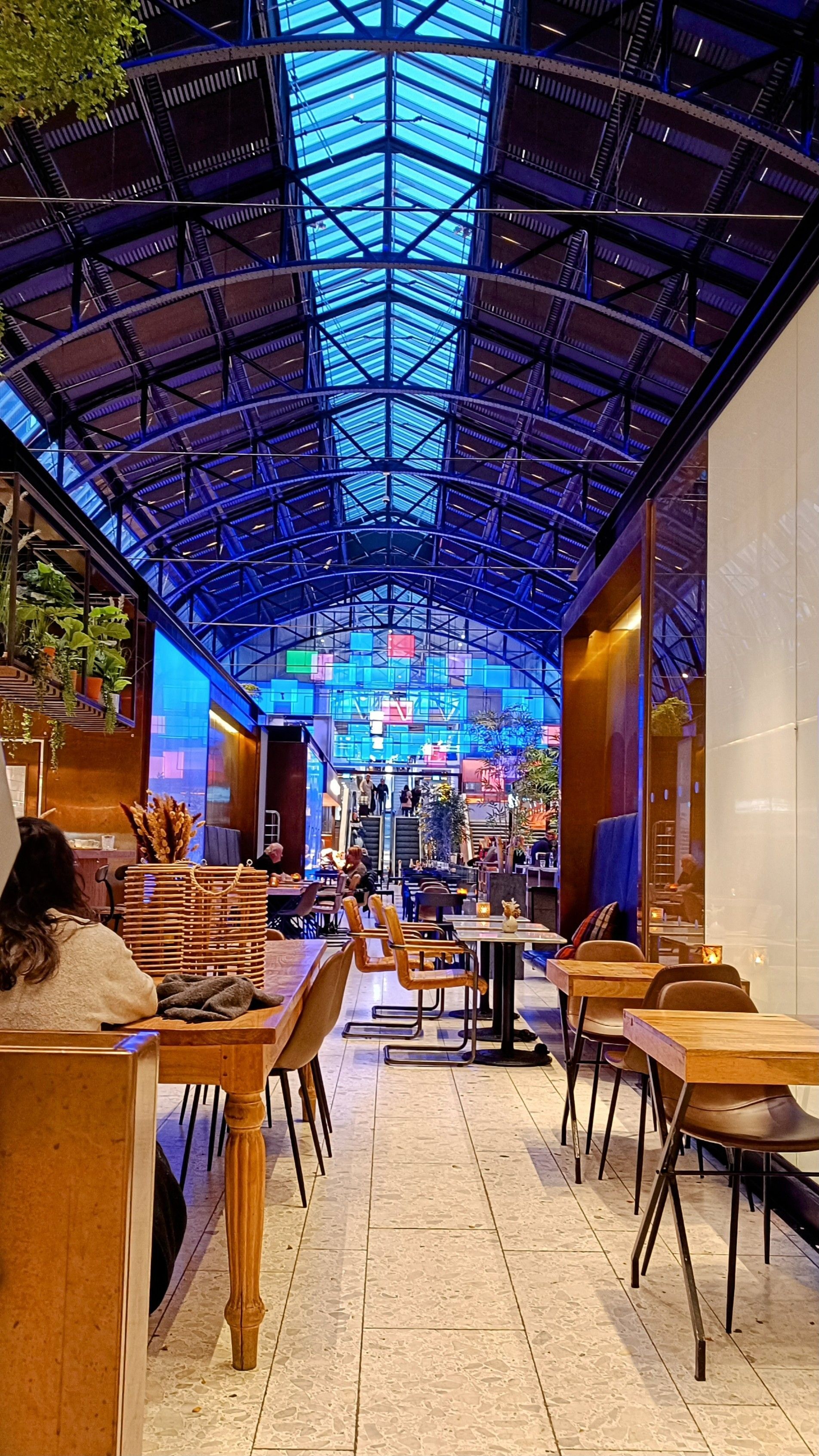 Østbanehallen food court famous light panel