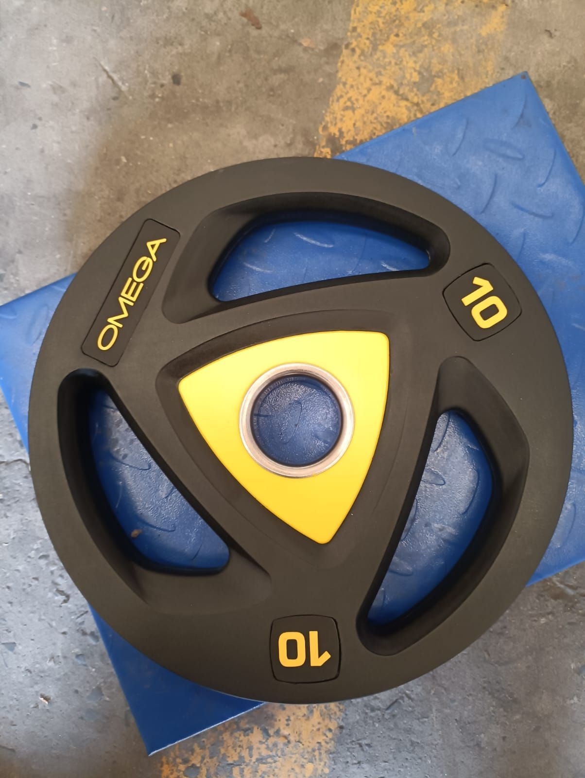A black and yellow weight plate with the number 10