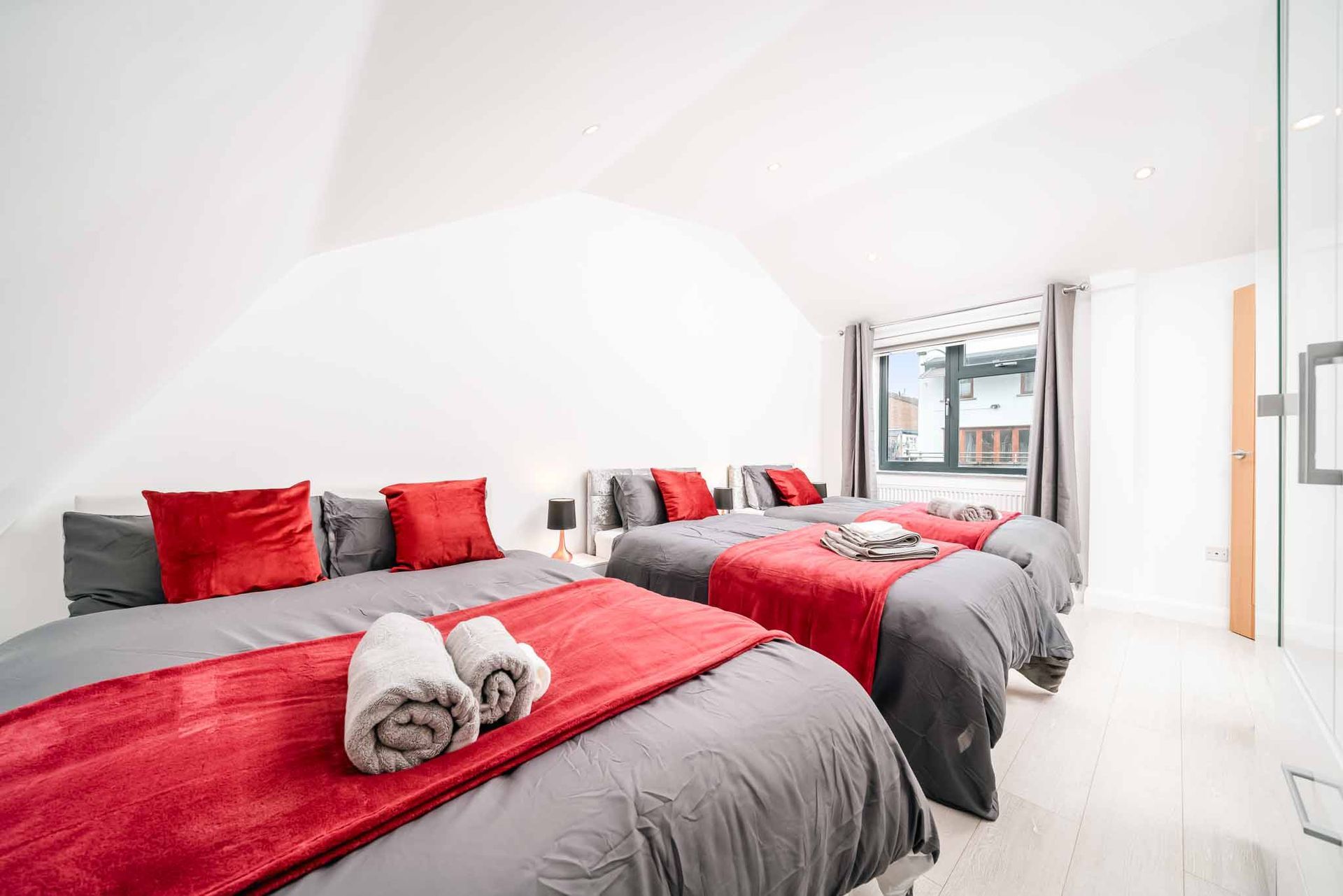 Vibrant 3BR Tottenham Home, private garden WiFi parking free on request