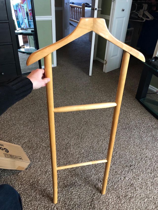 Brown Tangkula Clothes Valet Stand Home Office Living Room Holder Wood for Men Portable Suit Coat Rack Hanger Stand