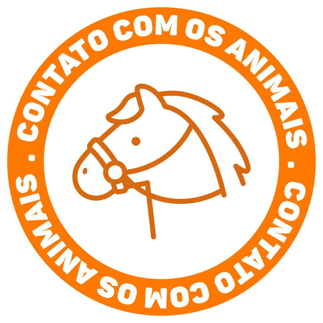 Logotipo circular laranja com um ícone de cabeça de cavalo e o texto “CONTATO COM OS ANIMAIS” ao redor da borda.