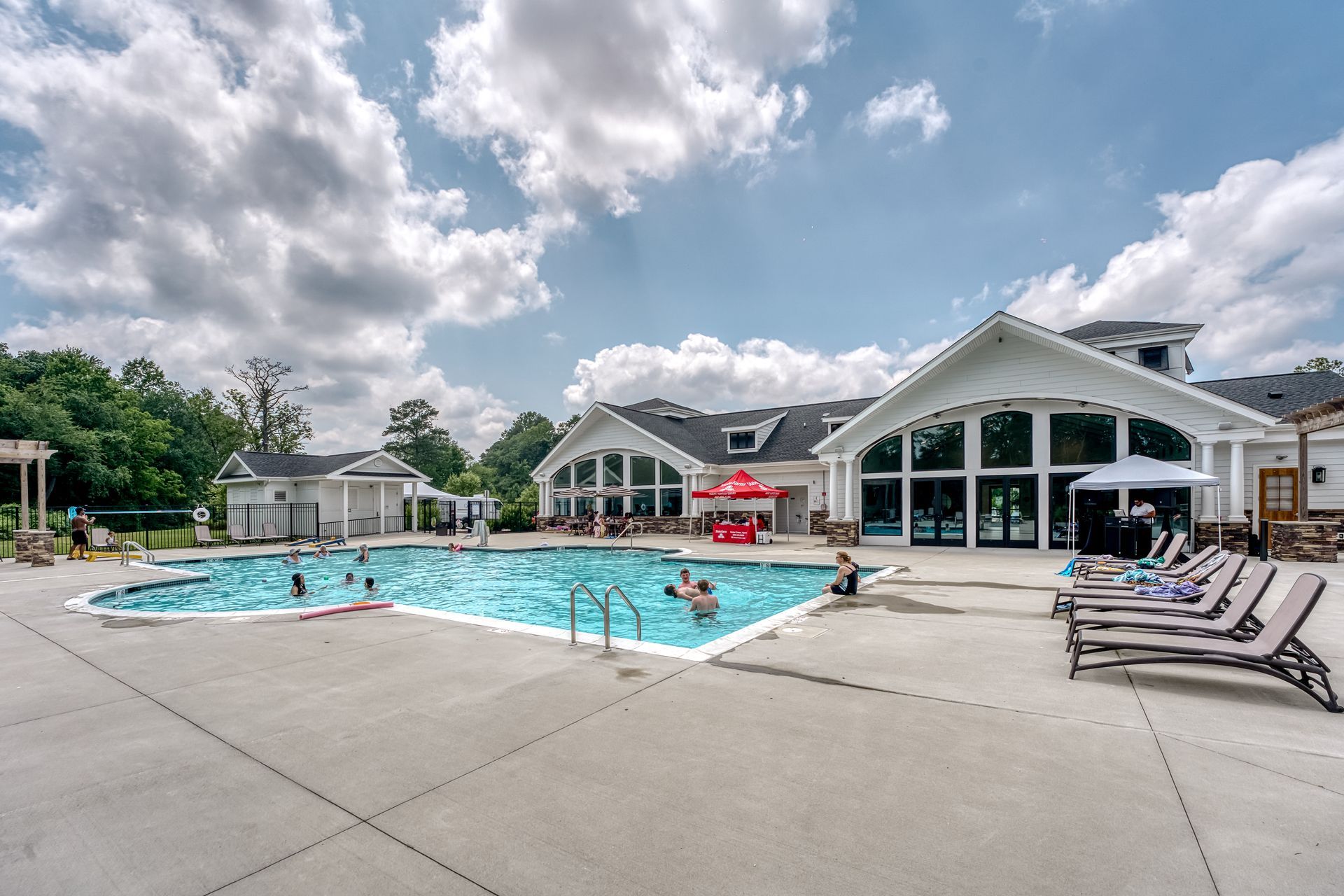 Windward on the River resort-style pool and luxury clubhouse
