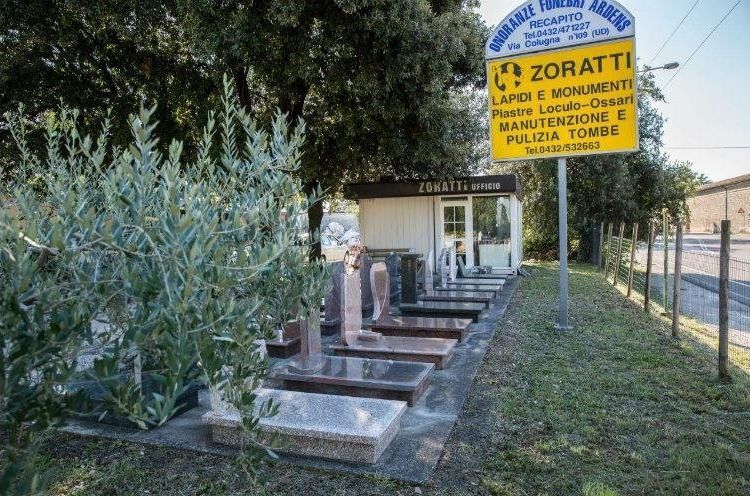 lapidi nel cimitero