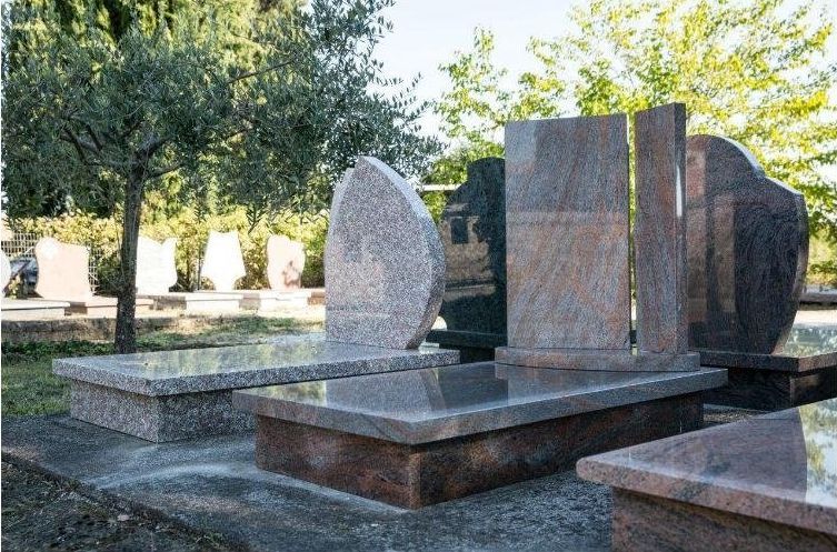 lapidi in marmo lavorato