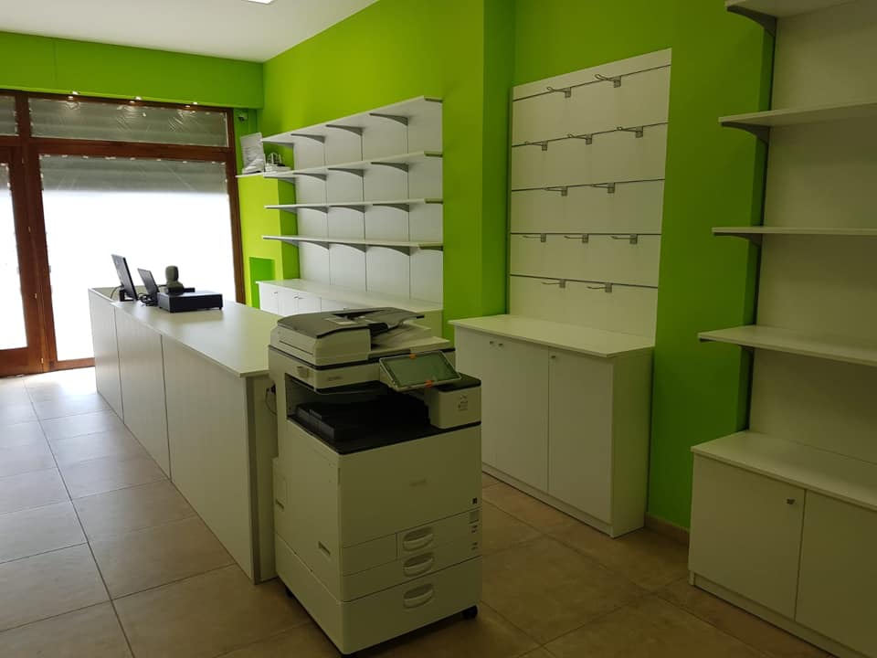 arredo in legno per negozio