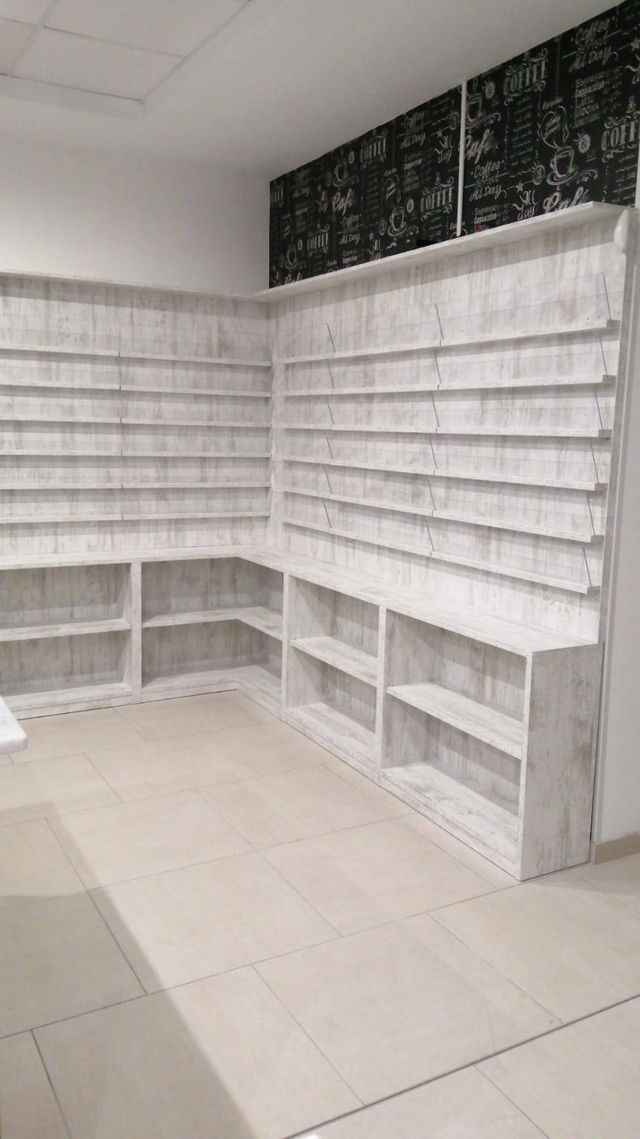 arredo d'interni per negozio di occhiali