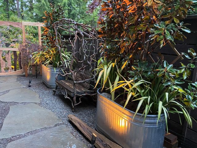There is a wooden tub in the middle of the garden.