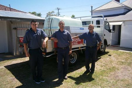 Pest control technicians that provide spider treatment in Perth