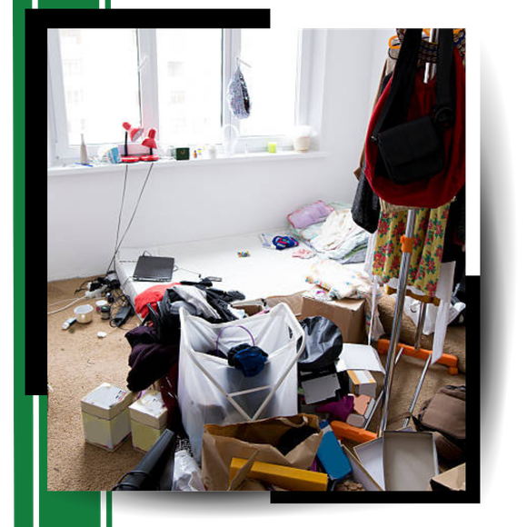 A messy roon ithe apartment