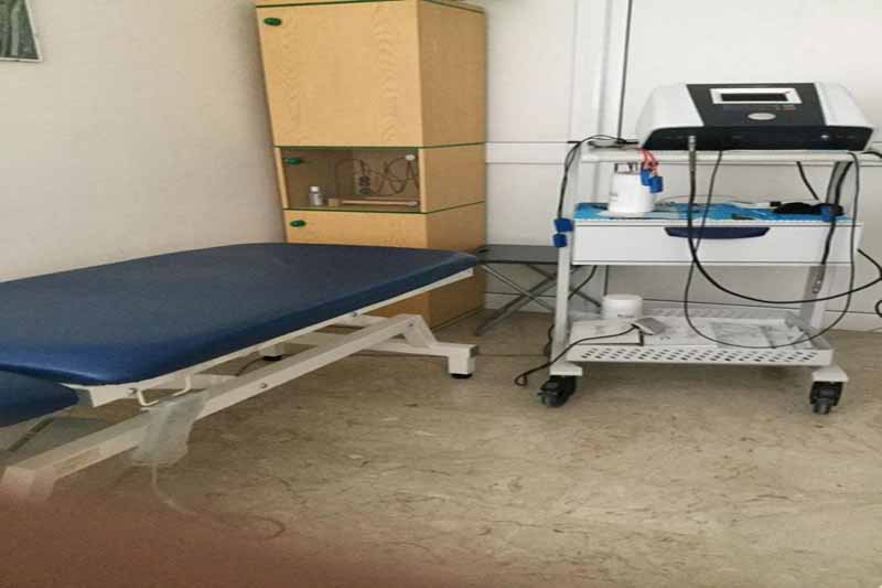 Lettino medico per trattamenti di medicina riabilitativa