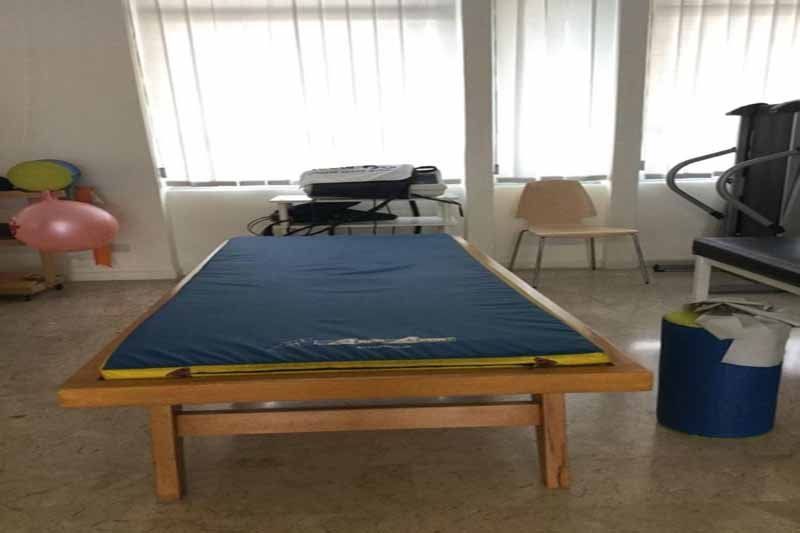 Lettino medico per medicina riabilitativa