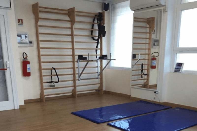Palestra per eseguire la medicina riabilitativa