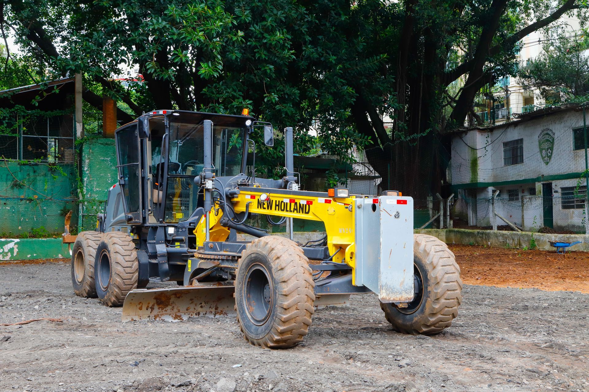 Caminhão Cegonha Transportando diversos veículos