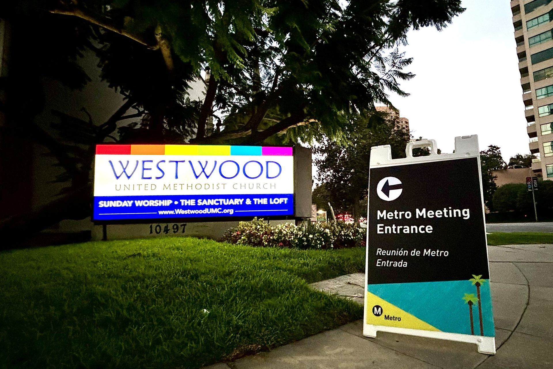 a sign that says westwood next to a sign that says metro meeting entrance