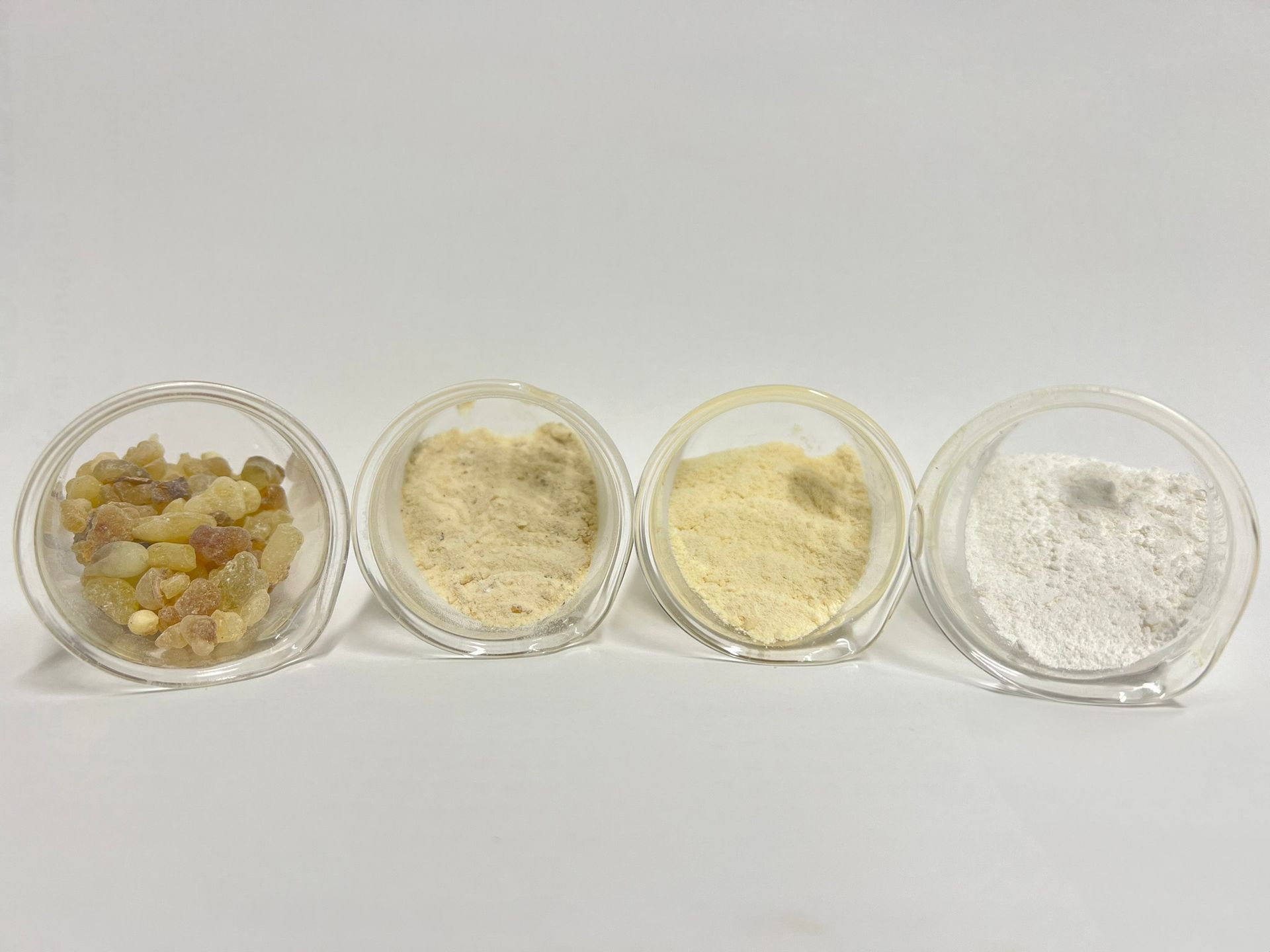 Boswellinezuur met Boswellia-hars, gebruikt voor huidverzorging en aromatherapie.