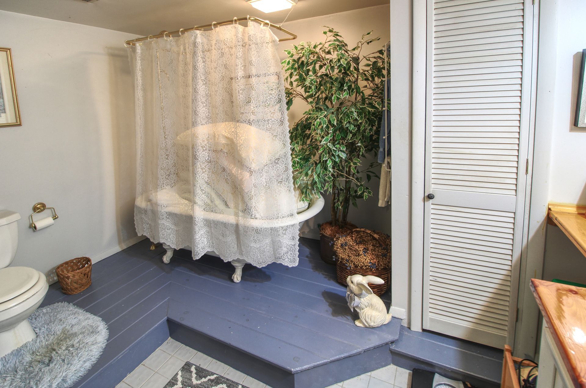 A bathroom with a bathtub , toilet , and shower curtain.