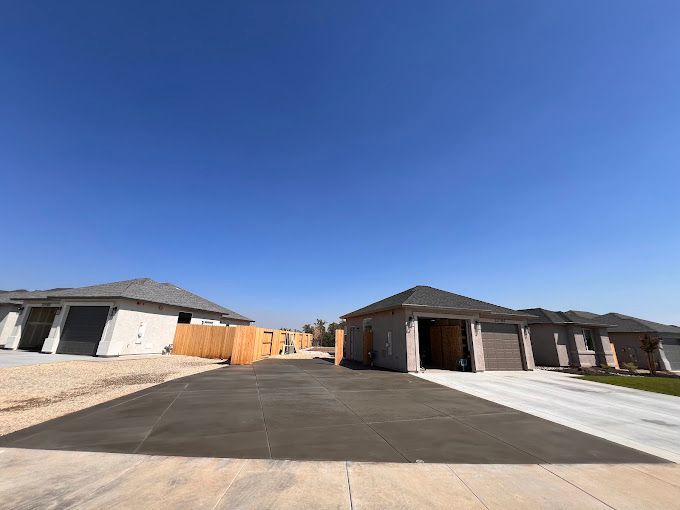 A row of houses are sitting next to each other on a sunny day.