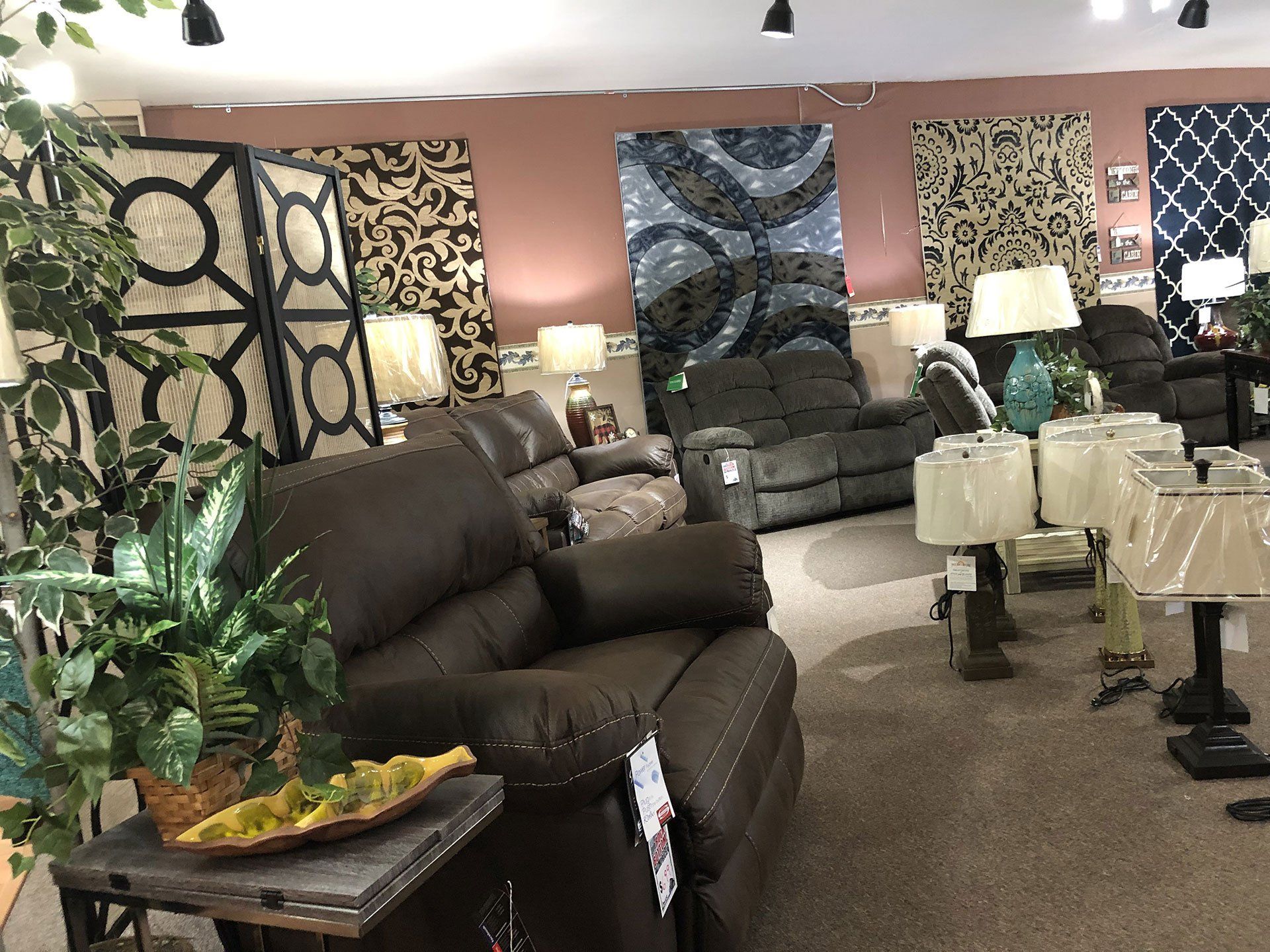 living room sets with lamps and other décor options