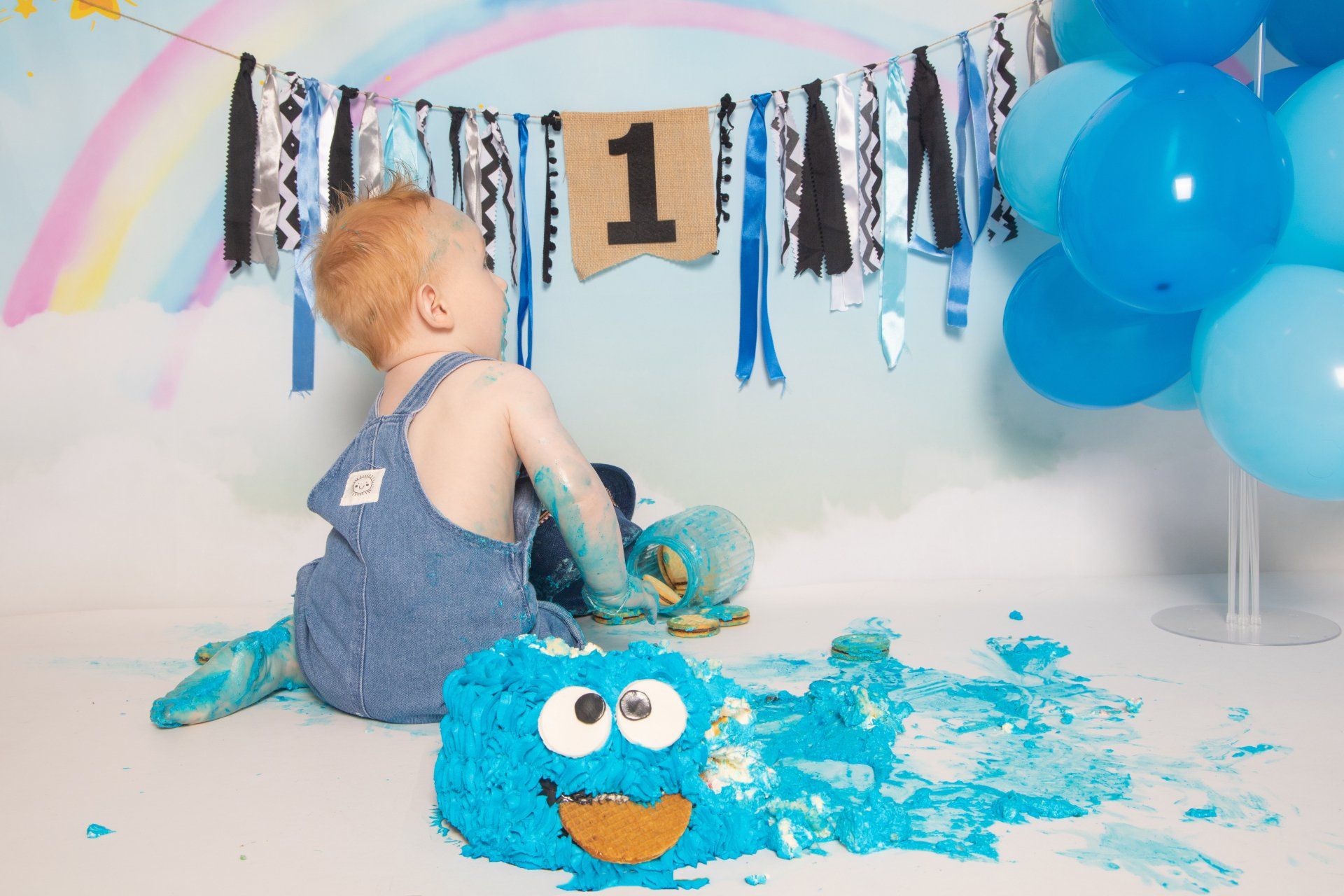 Cakesmash fotoshoot, 1 jaar foto, koekiemonster, spaghetti, nutella, bloemen, roze, blauw, peaky blinders, jungle