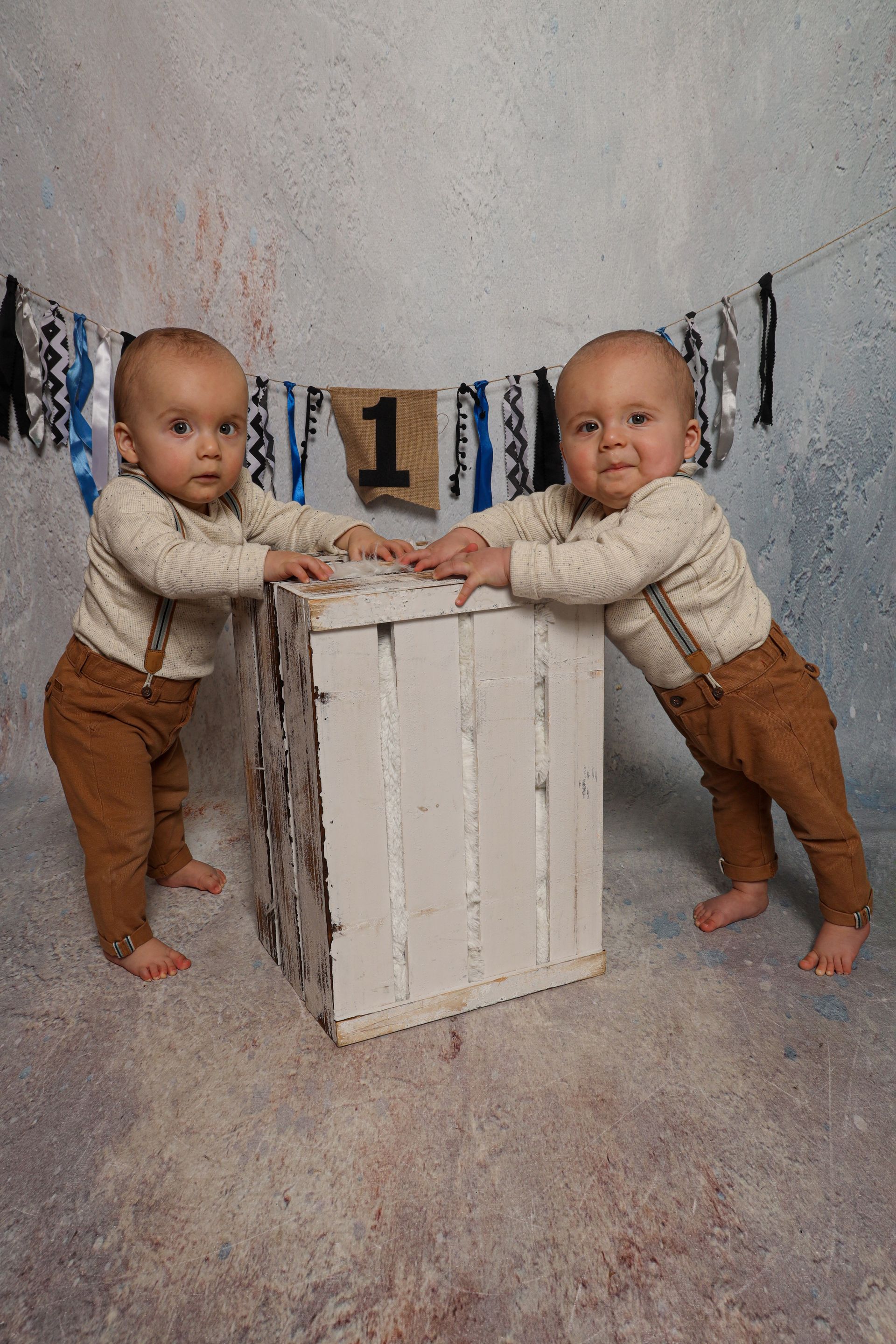 Cakesmash fotoshoot, 1 jaar foto, koekiemonster, spaghetti, nutella, bloemen, roze, blauw, peaky blinders, jungle
