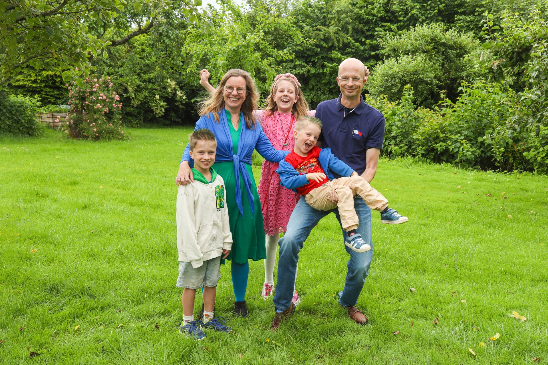 kinderen op de foto, gezin op de foto, buitenshoot, buitenfoto