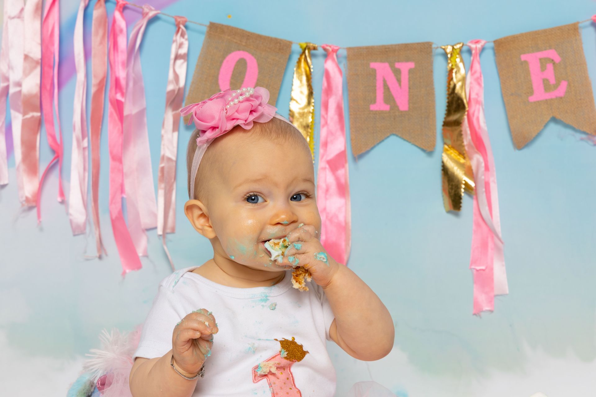 Cakesmash fotoshoot, 1 jaar foto, koekiemonster, spaghetti, nutella, bloemen, roze, blauw, peaky blinders, jungle